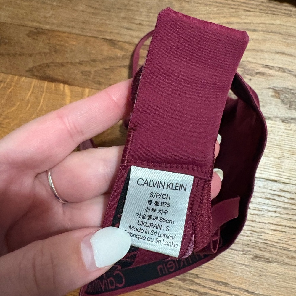 Calvin Klein Deep Red Intimate Set - Picture 2 of 5